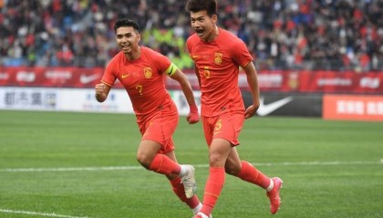 津媒:U22国足与成年队老大哥相比脚下技术更过硬,敢突破过人