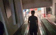 江苏苏州一大润发店员着急下班，强制关闭载客中电梯！经理致歉：已警告处罚