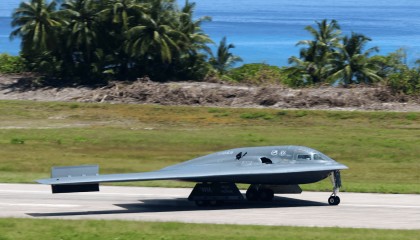 特朗普极限施压：大量B2抵达迪戈加西亚