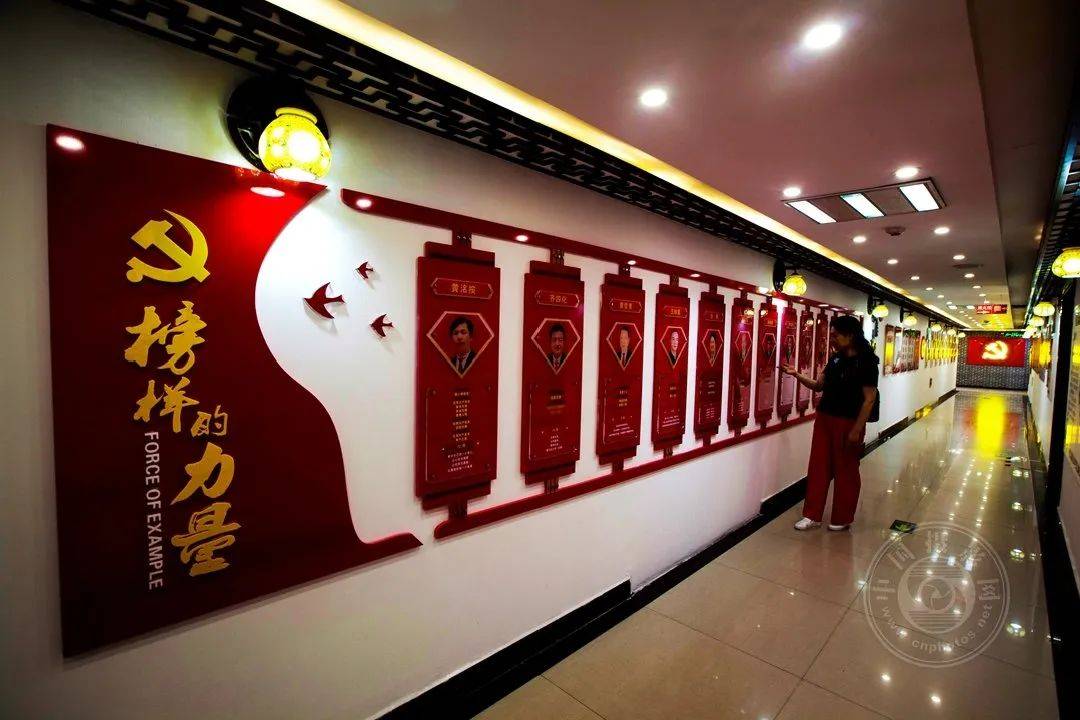 中国摄影网签约摄影师王建新：皇城根的皇宫后裔