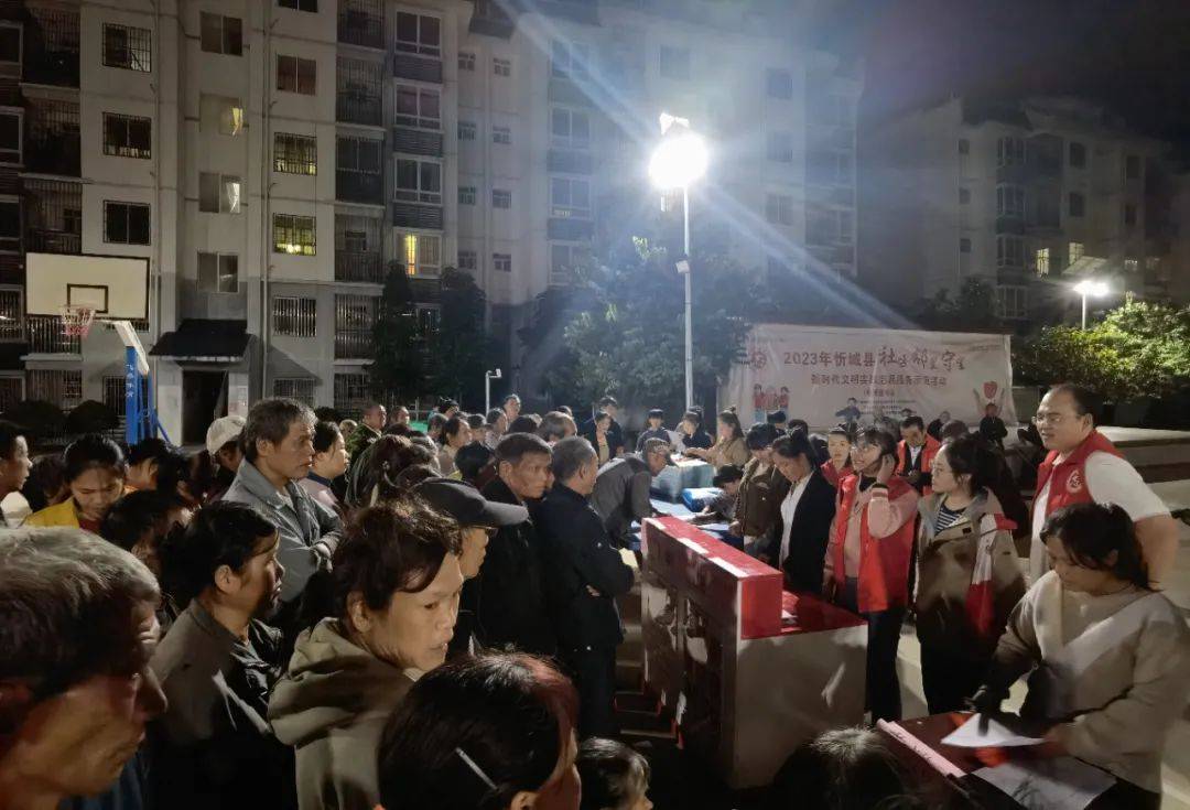 忻城县思练镇鸿源社区：“移”出新风尚 “易”出新气象