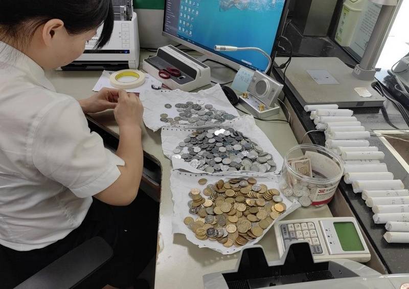 小硬币传递大温暖，铜仁农商银行滑石支行兑换硬币解民忧