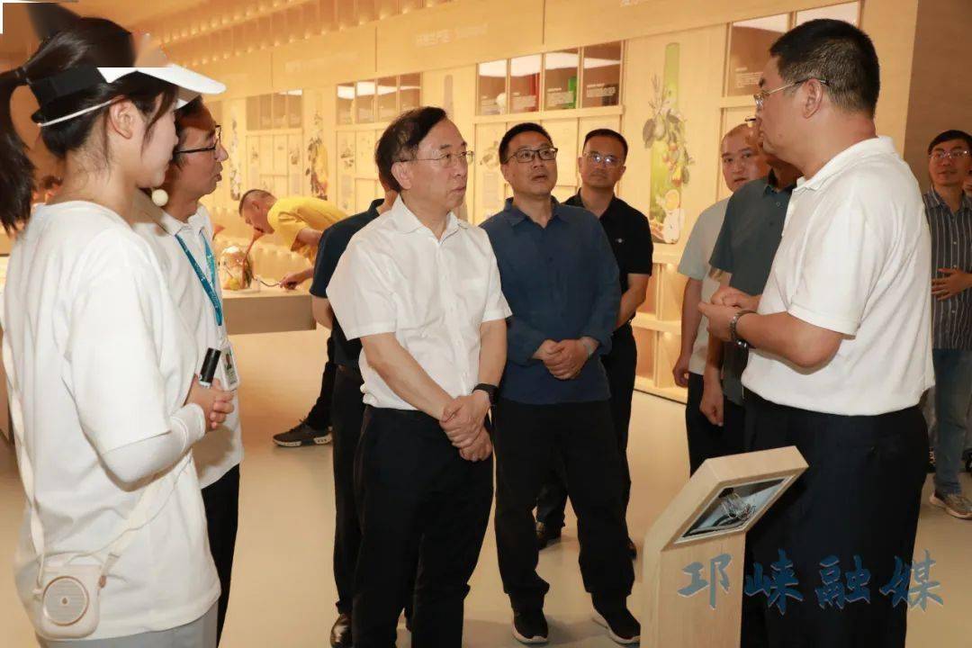 成都市人大常委会党组副书记、副主任谢瑞武率队赴邛崃督办“智改数转”代表重点建议办理工作并调研特色优势产业发展