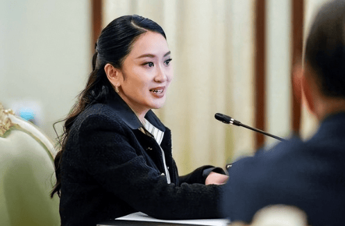他信动真格了，保佩通坦总理之位，泰国贵客来华，我外长表态